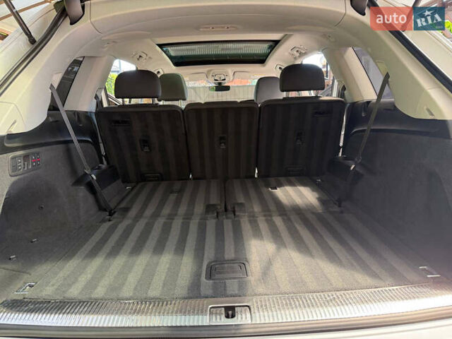 Білий Ауді Ку 7, об'ємом двигуна 3 л та пробігом 59 тис. км за 62700 $, фото 10 на Automoto.ua