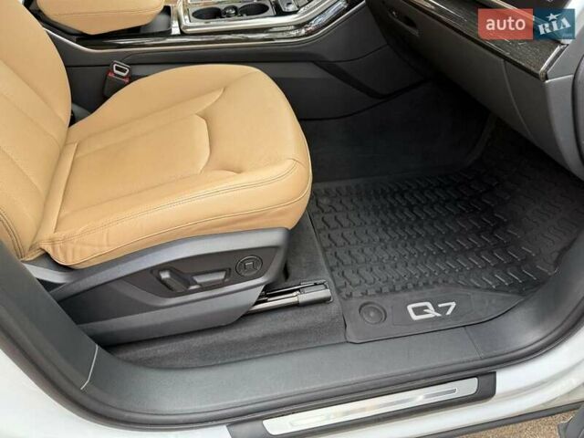 Белый Ауди Ку 7, объемом двигателя 3 л и пробегом 56 тыс. км за 56600 $, фото 35 на Automoto.ua