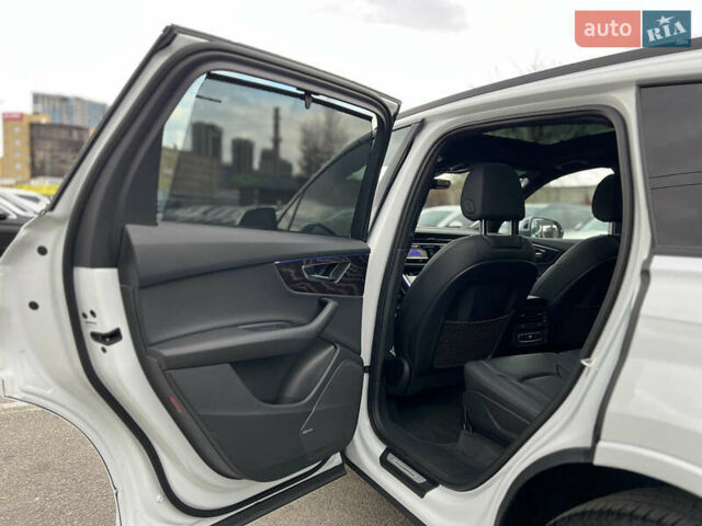 Білий Ауді Ку 7, об'ємом двигуна 3 л та пробігом 24 тис. км за 49999 $, фото 23 на Automoto.ua