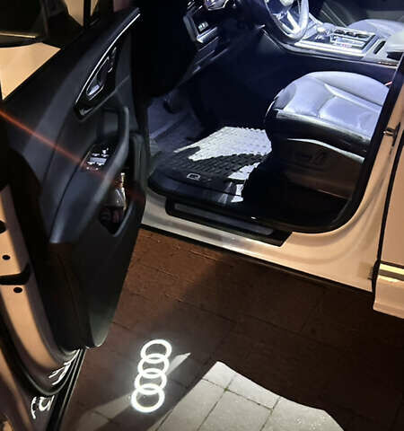 Білий Ауді Ку 7, об'ємом двигуна 1.98 л та пробігом 67 тис. км за 47700 $, фото 10 на Automoto.ua