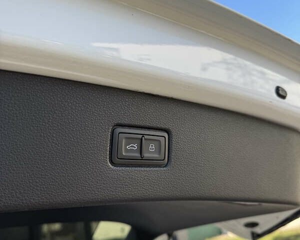 Білий Ауді Ку 7, об'ємом двигуна 3 л та пробігом 66 тис. км за 49800 $, фото 32 на Automoto.ua