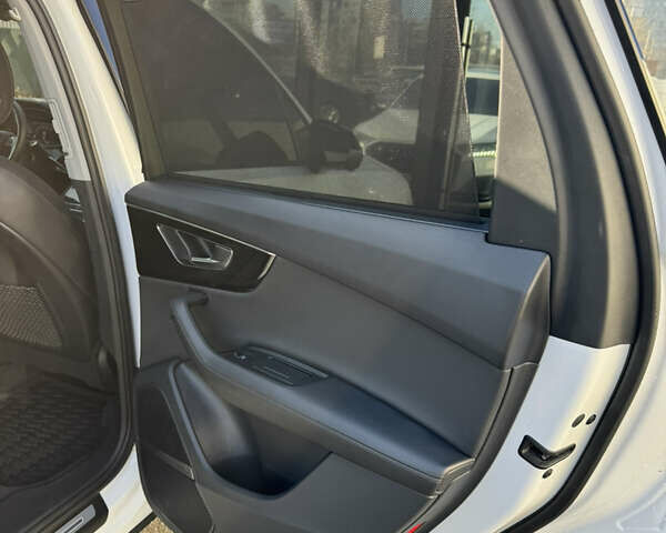 Білий Ауді Ку 7, об'ємом двигуна 3 л та пробігом 66 тис. км за 49800 $, фото 28 на Automoto.ua
