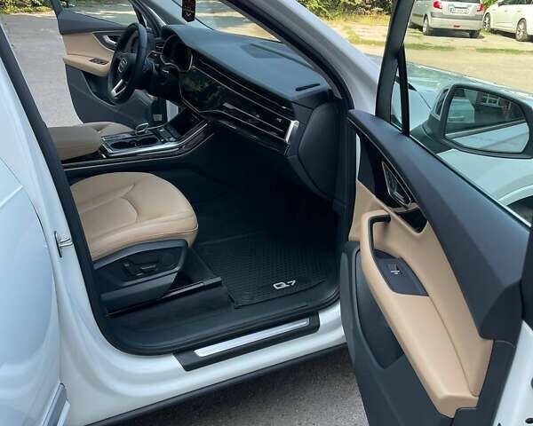 Білий Ауді Ку 7, об'ємом двигуна 1.98 л та пробігом 22 тис. км за 50999 $, фото 10 на Automoto.ua