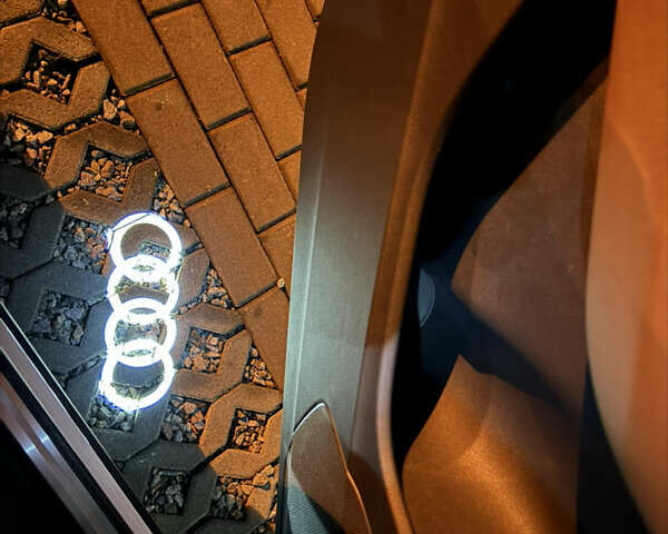 Белый Ауди Ку 7, объемом двигателя 1.98 л и пробегом 50 тыс. км за 59900 $, фото 8 на Automoto.ua