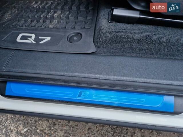 Белый Ауди Ку 7, объемом двигателя 3 л и пробегом 84 тыс. км за 73900 $, фото 45 на Automoto.ua