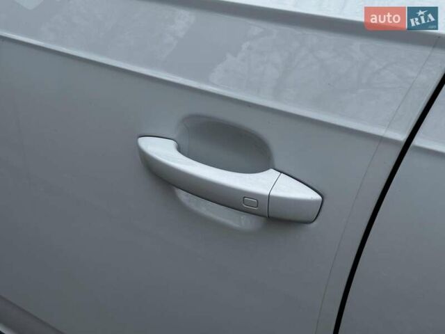 Білий Ауді Ку 7, об'ємом двигуна 3 л та пробігом 41 тис. км за 58990 $, фото 14 на Automoto.ua