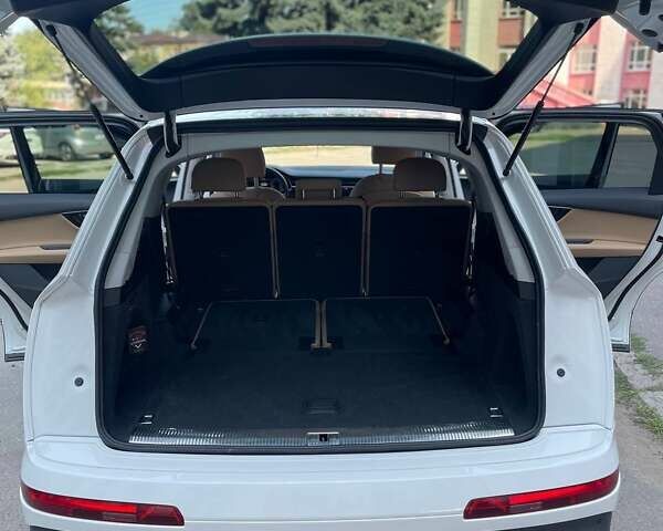 Білий Ауді Ку 7, об'ємом двигуна 1.98 л та пробігом 22 тис. км за 50999 $, фото 7 на Automoto.ua