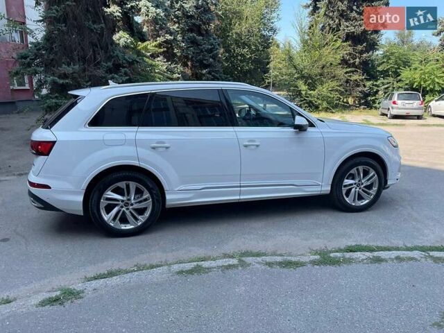 Білий Ауді Ку 7, об'ємом двигуна 1.98 л та пробігом 22 тис. км за 50999 $, фото 4 на Automoto.ua