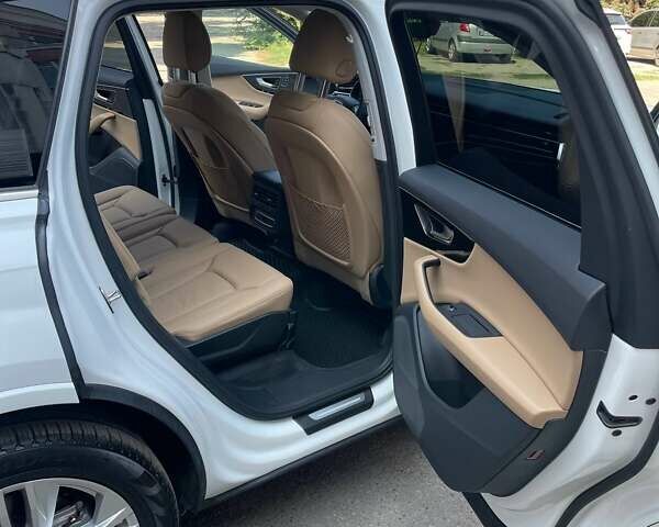 Білий Ауді Ку 7, об'ємом двигуна 1.98 л та пробігом 22 тис. км за 50999 $, фото 12 на Automoto.ua