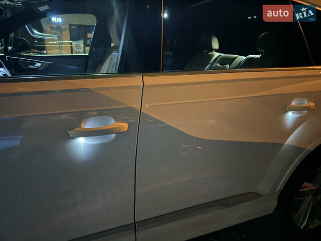 Белый Ауди Ку 7, объемом двигателя 1.98 л и пробегом 50 тыс. км за 59900 $, фото 7 на Automoto.ua