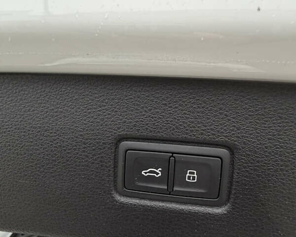 Белый Ауди Ку 7, объемом двигателя 3 л и пробегом 30 тыс. км за 75000 $, фото 34 на Automoto.ua