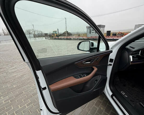 Белый Ауди Ку 7, объемом двигателя 3 л и пробегом 30 тыс. км за 75000 $, фото 21 на Automoto.ua