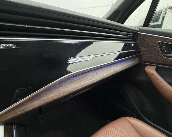 Белый Ауди Ку 7, объемом двигателя 3 л и пробегом 30 тыс. км за 75000 $, фото 25 на Automoto.ua