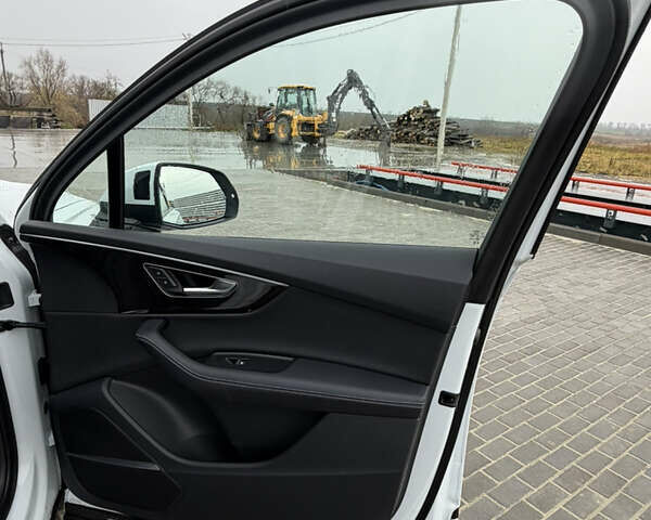 Білий Ауді Ку 7, об'ємом двигуна 3 л та пробігом 1 тис. км за 80000 $, фото 13 на Automoto.ua