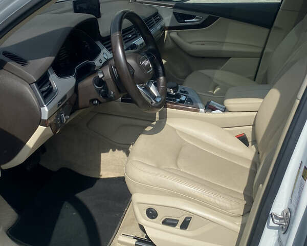 Ауді Ку 7 2017 у Рівному на Automoto.ua Бежевий Ауді Ку 7, об'ємом двигуна 2 л та пробігом 215 тис. км за 21500 $, фото 12 на Automoto.ua