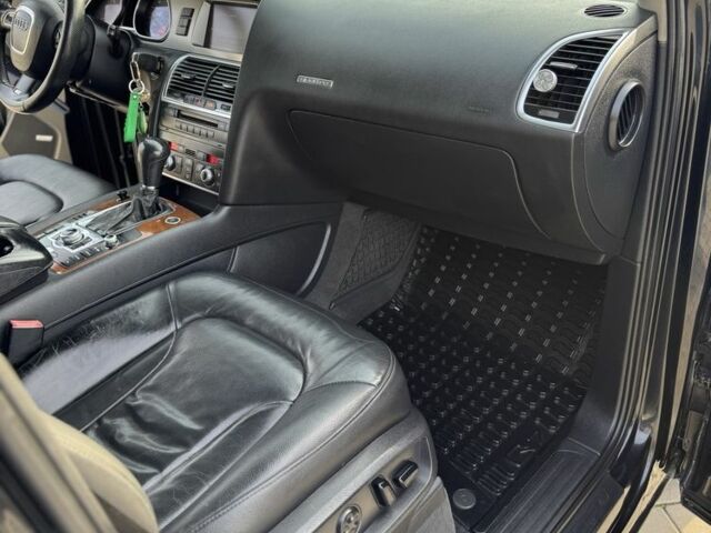 Черный Ауди Ку 7, объемом двигателя 3.6 л и пробегом 268 тыс. км за 9800 $, фото 5 на Automoto.ua