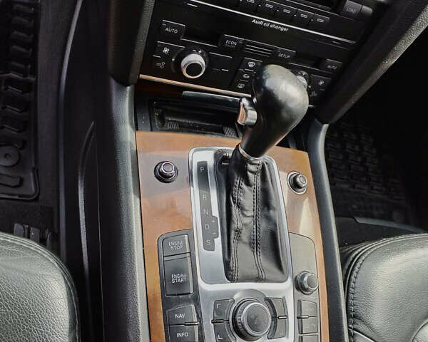 Черный Ауди Ку 7, объемом двигателя 4.16 л и пробегом 339 тыс. км за 9900 $, фото 4 на Automoto.ua