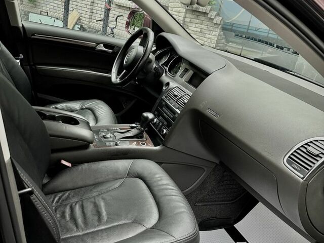 Чорний Ауді Ку 7, об'ємом двигуна 4.2 л та пробігом 255 тис. км за 15000 $, фото 5 на Automoto.ua