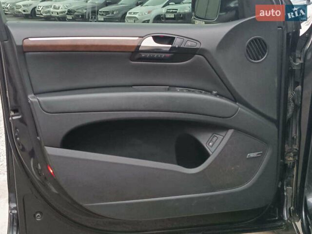 Чорний Ауді Ку 7, об'ємом двигуна 4.2 л та пробігом 220 тис. км за 10000 $, фото 18 на Automoto.ua