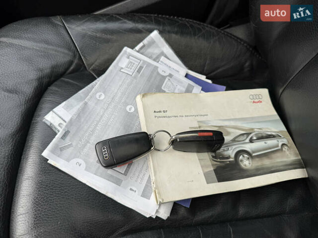 Чорний Ауді Ку 7, об'ємом двигуна 4.2 л та пробігом 335 тис. км за 10599 $, фото 40 на Automoto.ua