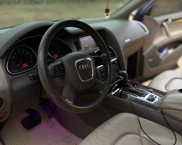 Черный Ауди Ку 7, объемом двигателя 4.16 л и пробегом 279 тыс. км за 10000 $, фото 13 на Automoto.ua