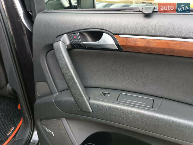 Чорний Ауді Ку 7, об'ємом двигуна 4.2 л та пробігом 220 тис. км за 10000 $, фото 42 на Automoto.ua