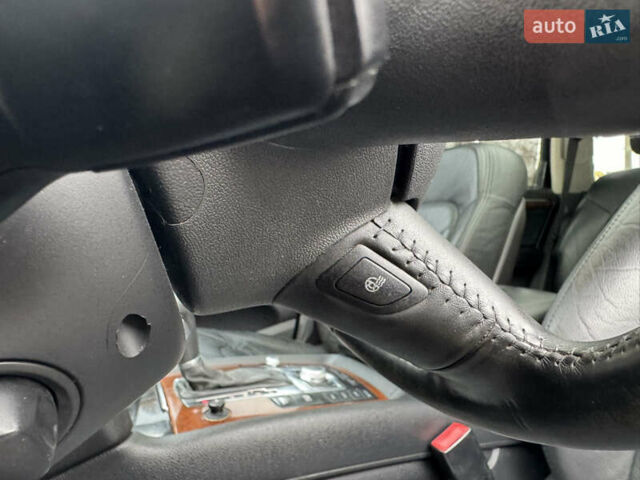 Чорний Ауді Ку 7, об'ємом двигуна 4.2 л та пробігом 335 тис. км за 10599 $, фото 39 на Automoto.ua