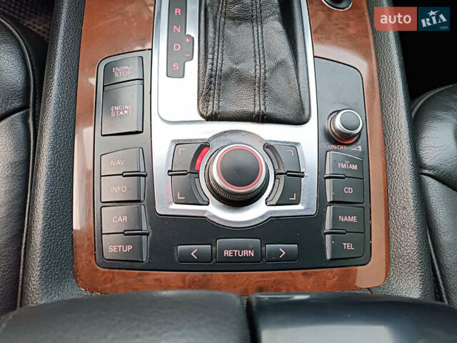 Чорний Ауді Ку 7, об'ємом двигуна 4.2 л та пробігом 220 тис. км за 10000 $, фото 28 на Automoto.ua