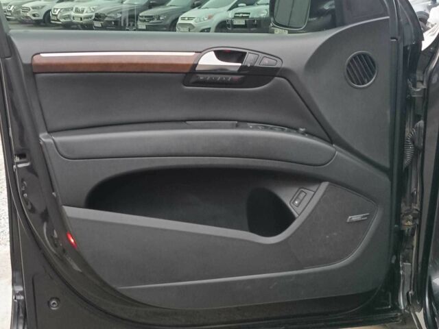 Чорний Ауді Ку 7, об'ємом двигуна 4.2 л та пробігом 220 тис. км за 10000 $, фото 18 на Automoto.ua