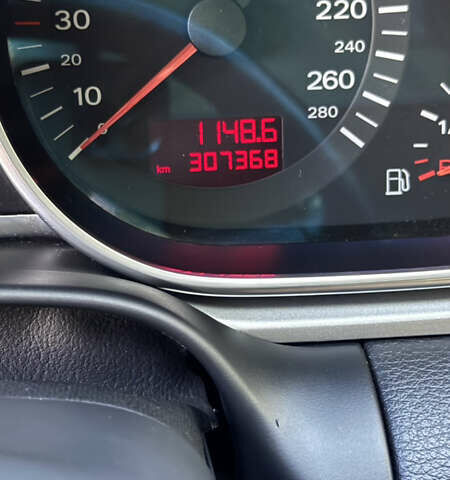 Черный Ауди Ку 7, объемом двигателя 2.97 л и пробегом 307 тыс. км за 12900 $, фото 5 на Automoto.ua