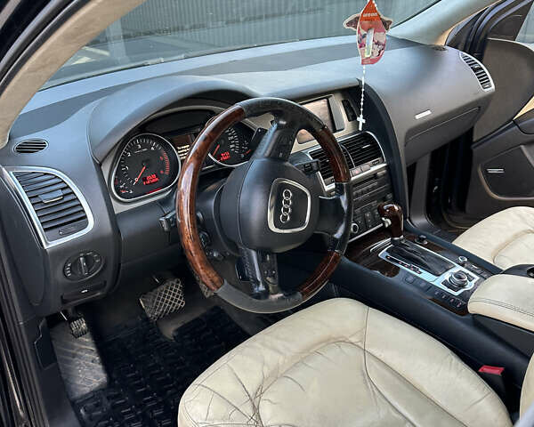 Черный Ауди Ку 7, объемом двигателя 4.13 л и пробегом 278 тыс. км за 10900 $, фото 7 на Automoto.ua