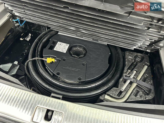 Черный Ауди Ку 7, объемом двигателя 2.97 л и пробегом 257 тыс. км за 12500 $, фото 41 на Automoto.ua