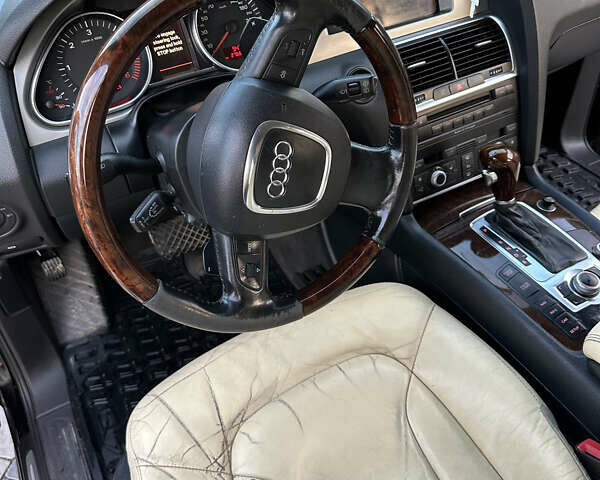 Черный Ауди Ку 7, объемом двигателя 4.13 л и пробегом 278 тыс. км за 10900 $, фото 12 на Automoto.ua