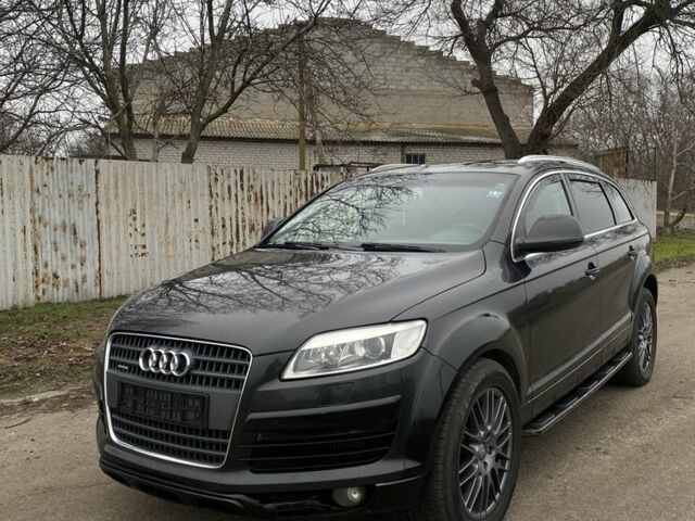 Черный Ауди Ку 7, объемом двигателя 3 л и пробегом 250 тыс. км за 6399 $, фото 1 на Automoto.ua