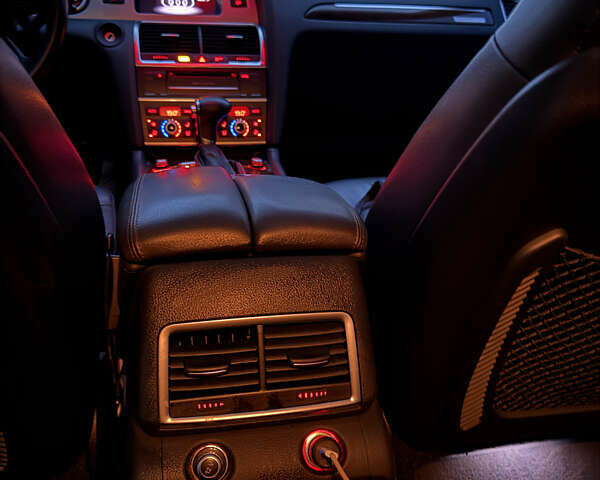 Чорний Ауді Ку 7, об'ємом двигуна 3 л та пробігом 175 тис. км за 15600 $, фото 9 на Automoto.ua