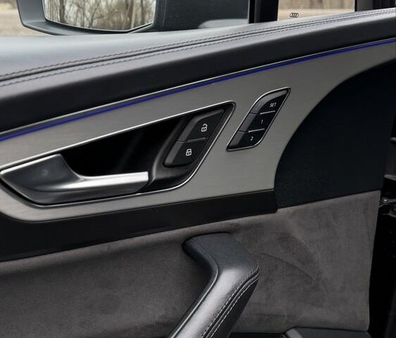 Черный Ауди Ку 7, объемом двигателя 3 л и пробегом 280 тыс. км за 37044 $, фото 6 на Automoto.ua