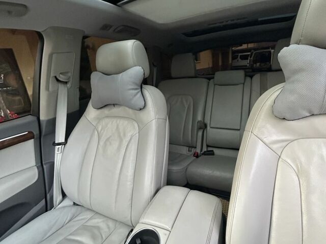 Черный Ауди Ку 7, объемом двигателя 3 л и пробегом 252 тыс. км за 15000 $, фото 2 на Automoto.ua