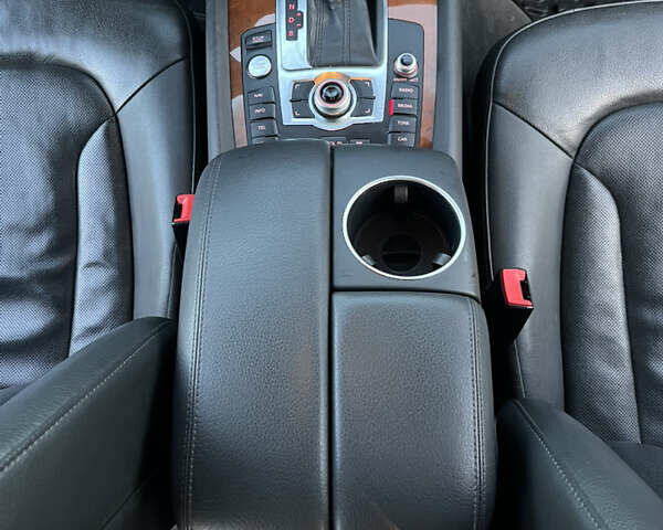 Ауди Ку 7 2013 в Черновцах на Automoto.ua Черный Ауди Ку 7, объемом двигателя 3 л и пробегом 176 тыс. км за 17900 $, фото 17 на Automoto.ua