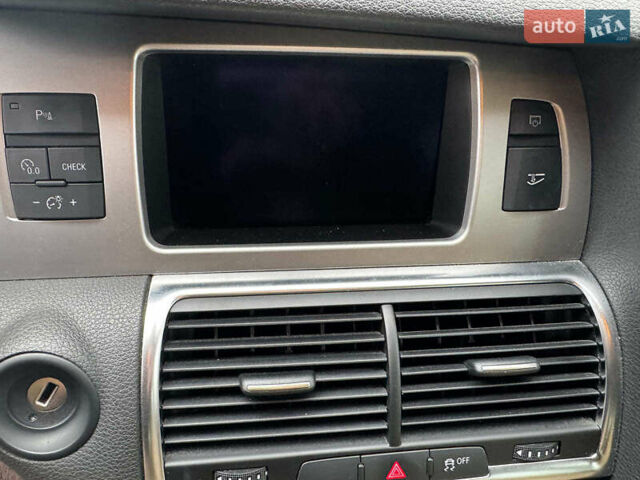 Чорний Ауді Ку 7, об'ємом двигуна 3 л та пробігом 225 тис. км за 23490 $, фото 32 на Automoto.ua