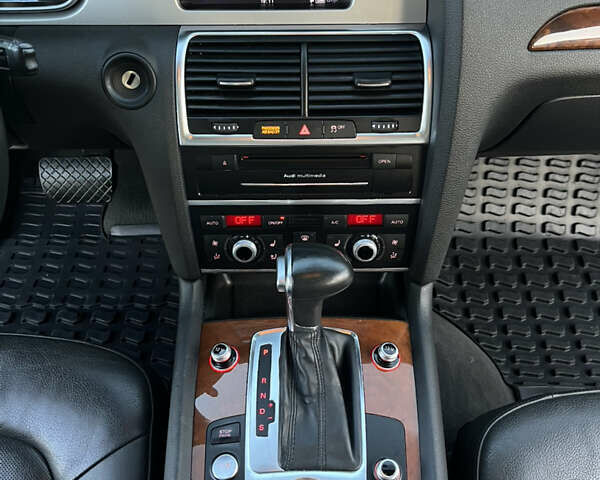 Ауди Ку 7 2013 в Черновцах на Automoto.ua Черный Ауди Ку 7, объемом двигателя 3 л и пробегом 176 тыс. км за 17900 $, фото 16 на Automoto.ua
