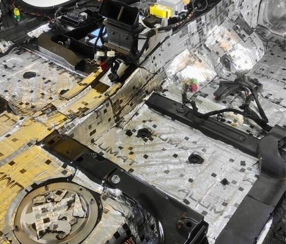 Чорний Ауді Ку 7, об'ємом двигуна 3 л та пробігом 108 тис. км за 19300 $, фото 16 на Automoto.ua