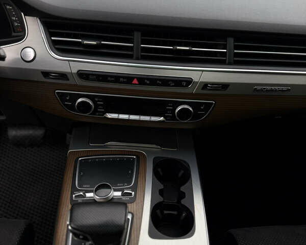 Черный Ауди Ку 7, объемом двигателя 3 л и пробегом 320 тыс. км за 33700 $, фото 7 на Automoto.ua