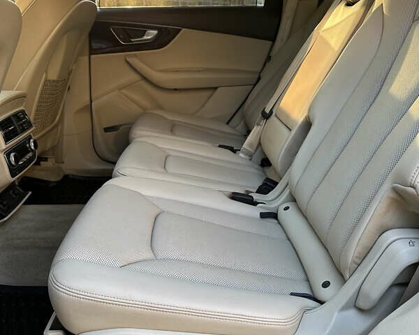 Ауди Ку 7 2016 в Ивано-Франковске на Automoto.ua Черный Ауди Ку 7, объемом двигателя 3 л и пробегом 201 тыс. км за 24000 $, фото 12 на Automoto.ua