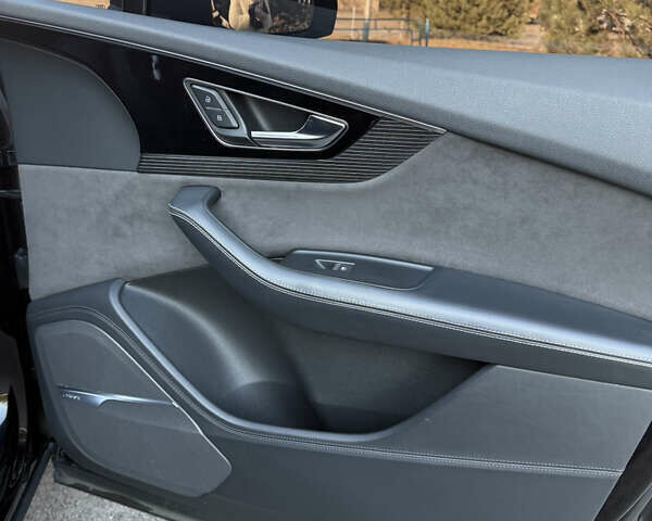 Чорний Ауді Ку 7, об'ємом двигуна 3 л та пробігом 178 тис. км за 48500 $, фото 14 на Automoto.ua