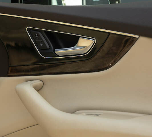 Чорний Ауді Ку 7, об'ємом двигуна 3 л та пробігом 151 тис. км за 22000 $, фото 61 на Automoto.ua