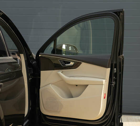 Чорний Ауді Ку 7, об'ємом двигуна 3 л та пробігом 151 тис. км за 22000 $, фото 124 на Automoto.ua