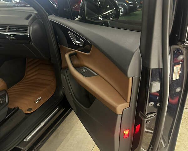Черный Ауди Ку 7, объемом двигателя 1.98 л и пробегом 196 тыс. км за 27000 $, фото 7 на Automoto.ua