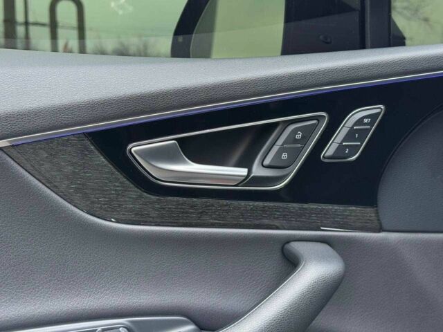 Чорний Ауді Ку 7, об'ємом двигуна 0 л та пробігом 130 тис. км за 22000 $, фото 9 на Automoto.ua