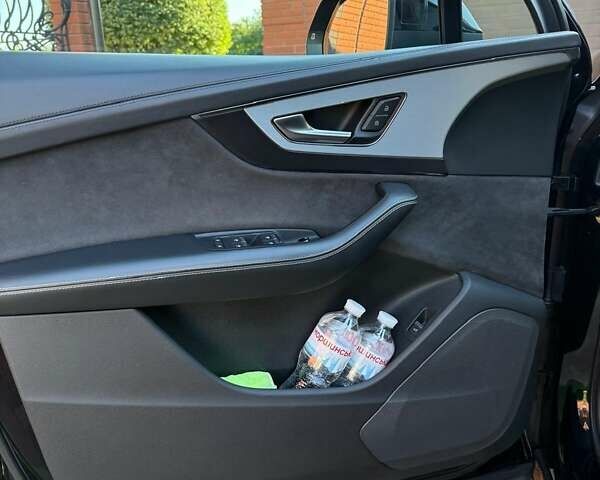 Черный Ауди Ку 7, объемом двигателя 3 л и пробегом 280 тыс. км за 33555 $, фото 2 на Automoto.ua