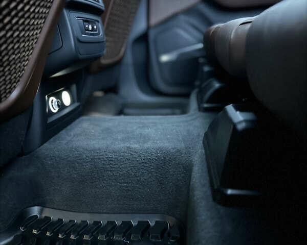 Черный Ауди Ку 7, объемом двигателя 1.98 л и пробегом 110 тыс. км за 24699 $, фото 27 на Automoto.ua